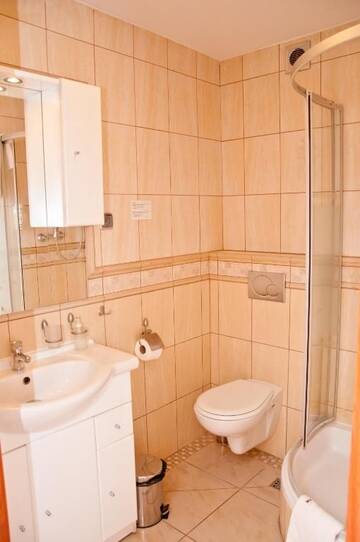 Фото номера Трехместный номер Делюкс Отель Hotel Kosmowski г. Вжесня 9