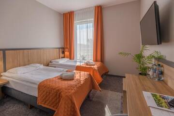 Фото номера Стандартный двухместный номер с 2 отдельными кроватями Отель Hotel Wegierki г. Вжесня 3